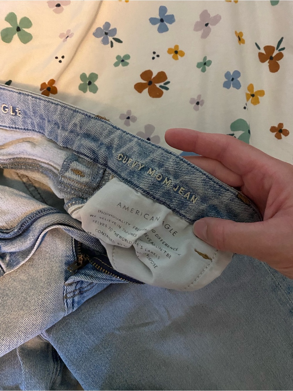 American Eagle light wash stretch curvy mom jeans - Picture 15 of 16